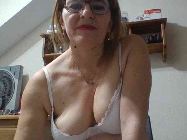 JuanitaWouti webcam