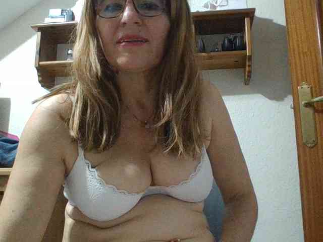 JuanitaWouti webcam
