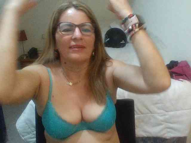 JuanitaWouti webcam