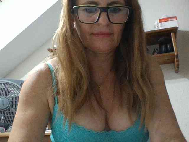 JuanitaWouti webcam