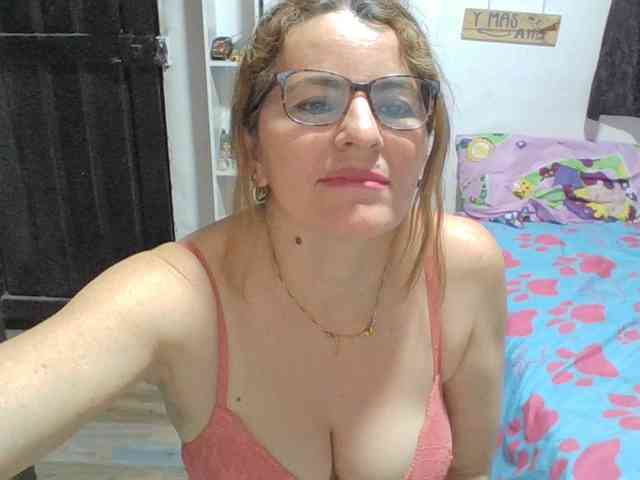 JuanitaWouti webcam