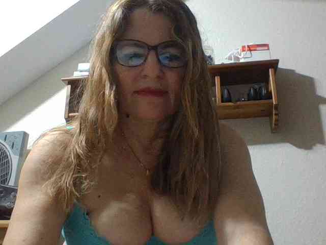 JuanitaWouti webcam
