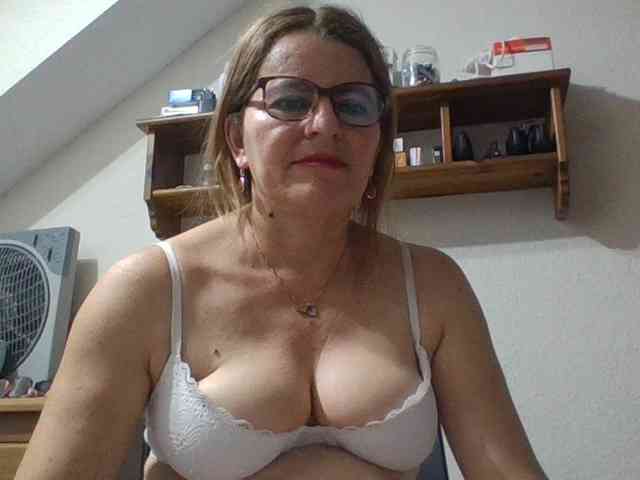 JuanitaWouti webcam