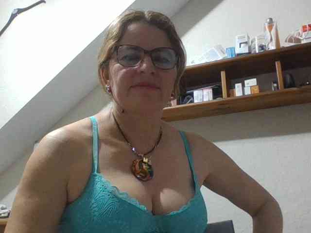 JuanitaWouti webcam