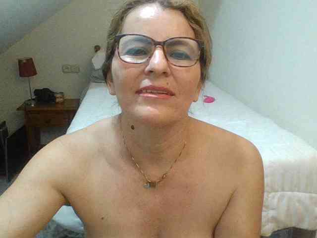 JuanitaWouti webcam