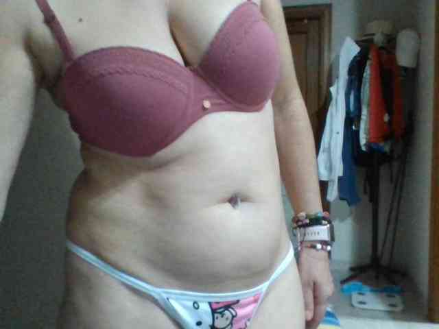 JuanitaWouti webcam