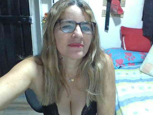 JuanitaWouti webcam
