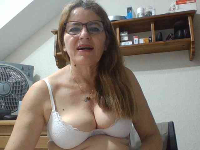 JuanitaWouti webcam