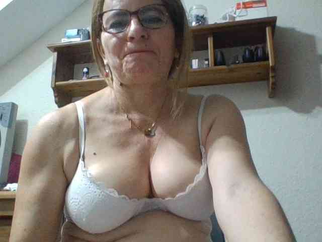 JuanitaWouti webcam