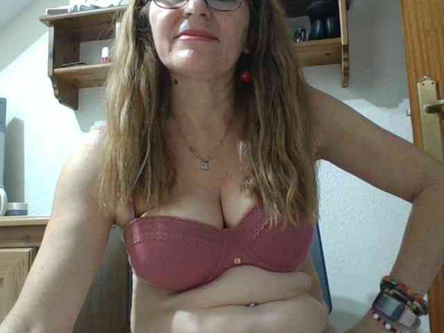 JuanitaWouti webcam