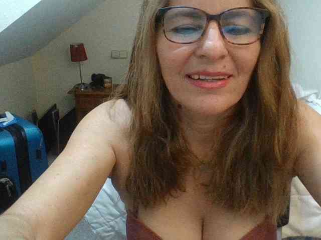 JuanitaWouti webcam