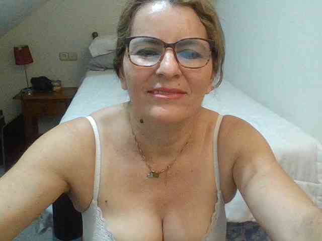 JuanitaWouti webcam