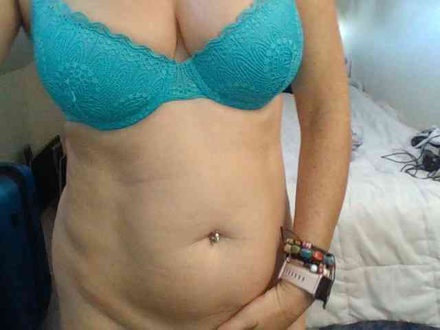 JuanitaWouti webcam