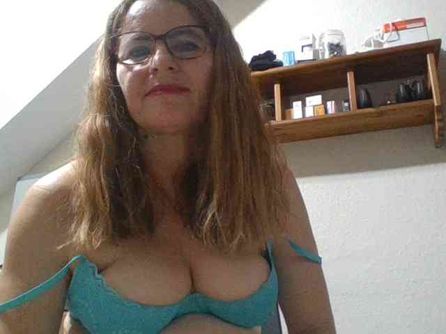 JuanitaWouti webcam