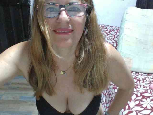 JuanitaWouti webcam