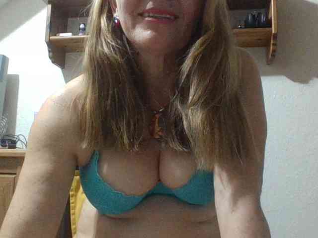 JuanitaWouti webcam