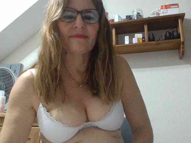 JuanitaWouti Live Webcam on {site_name}