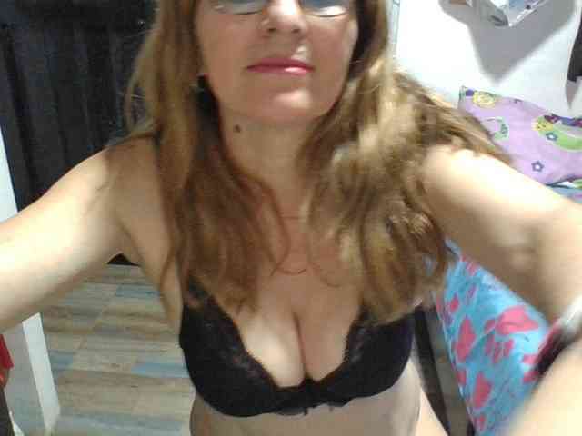 JuanitaWouti webcam