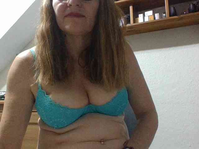 JuanitaWouti webcam