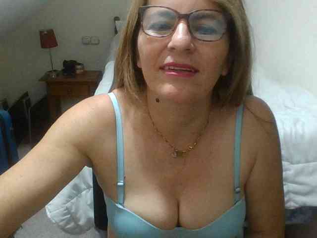 JuanitaWouti webcam
