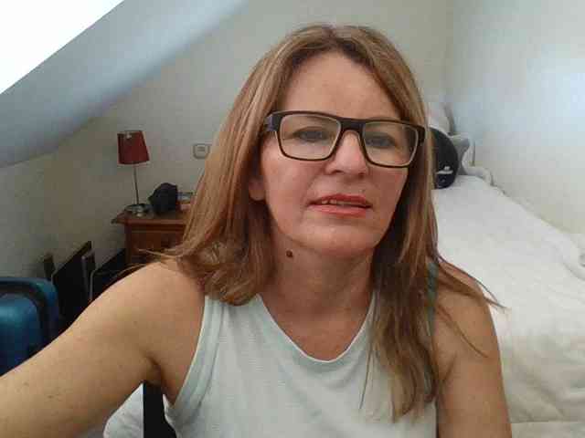 JuanitaWouti webcam