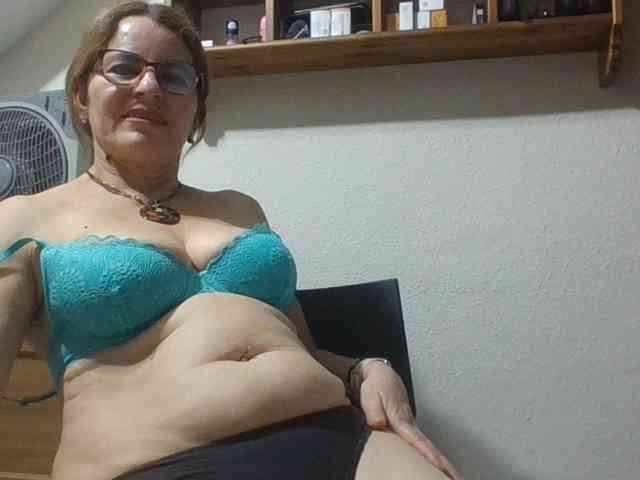 JuanitaWouti webcam