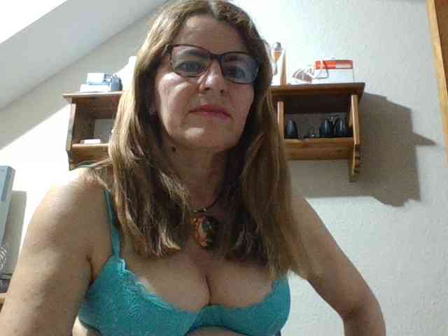 JuanitaWouti webcam