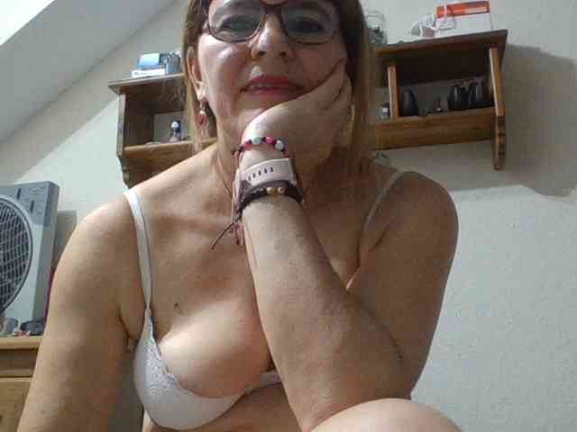 JuanitaWouti webcam