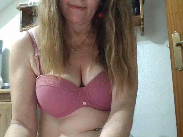 JuanitaWouti webcam