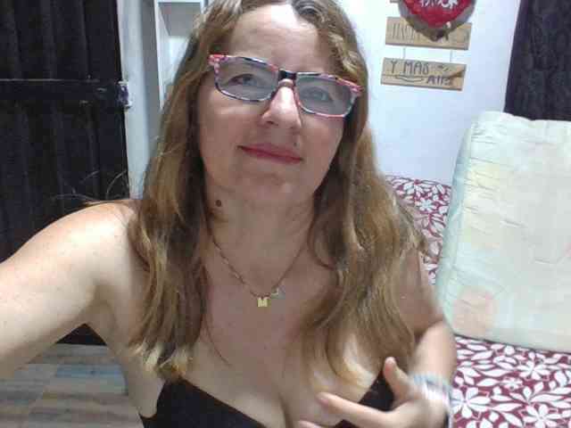 JuanitaWouti webcam