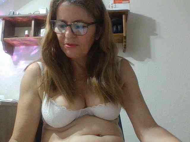 JuanitaWouti webcam