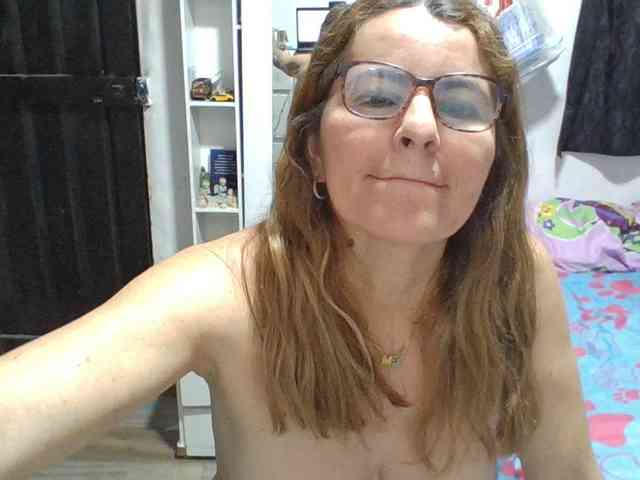 JuanitaWouti webcam
