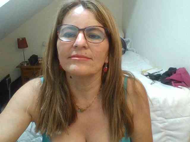 JuanitaWouti webcam