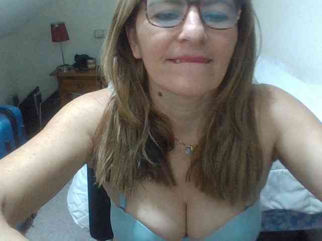 JuanitaWouti webcam