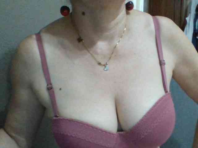 JuanitaWouti webcam