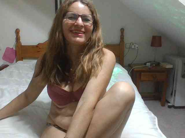 JuanitaWouti webcam