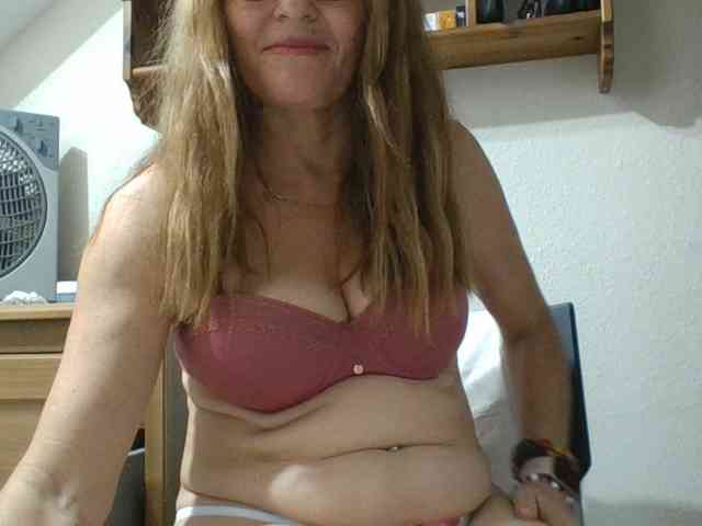 JuanitaWouti webcam