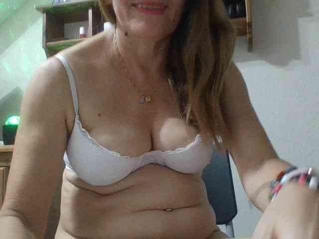 JuanitaWouti webcam