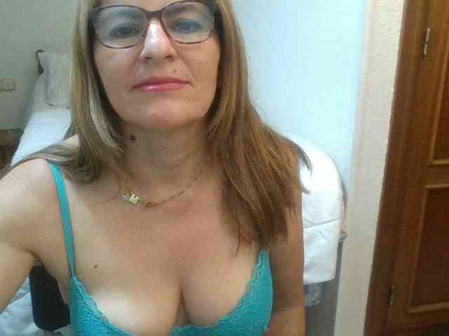 JuanitaWouti webcam
