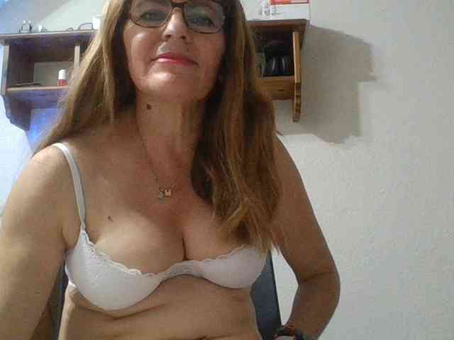 JuanitaWouti webcam