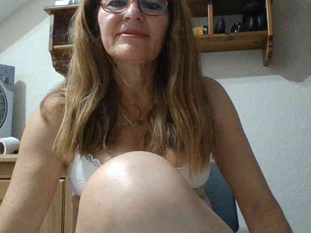 JuanitaWouti webcam