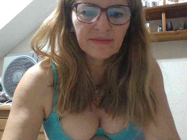 JuanitaWouti webcam