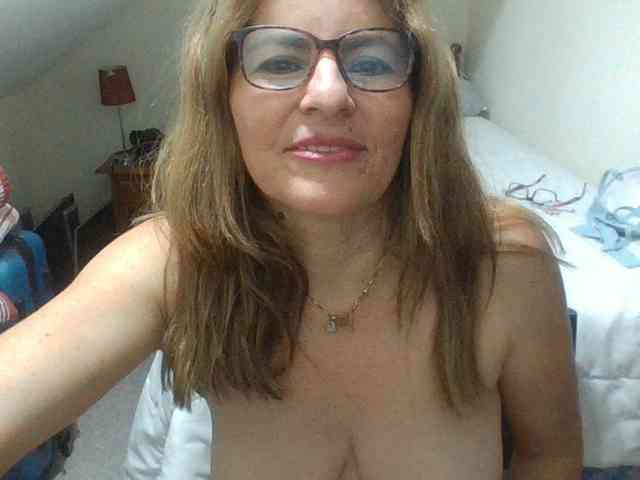 JuanitaWouti webcam