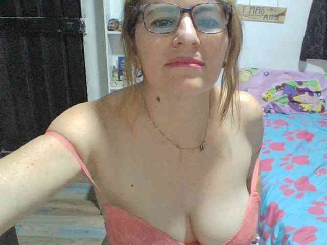 JuanitaWouti webcam
