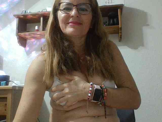 JuanitaWouti webcam
