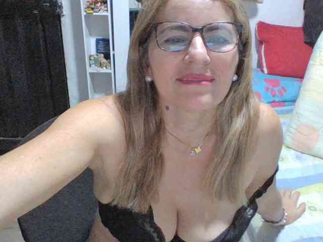 JuanitaWouti webcam