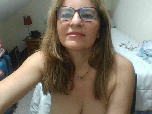 JuanitaWouti webcam