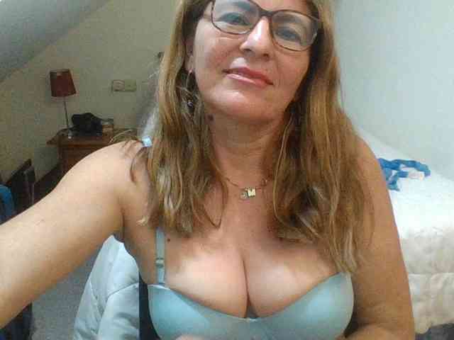 JuanitaWouti webcam