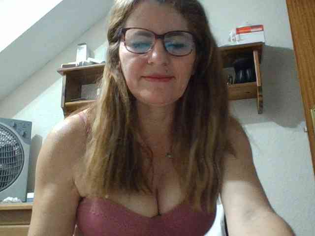 JuanitaWouti webcam