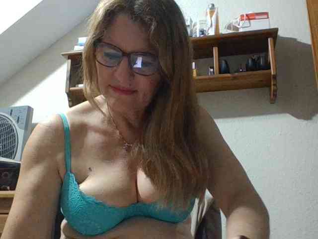 JuanitaWouti webcam